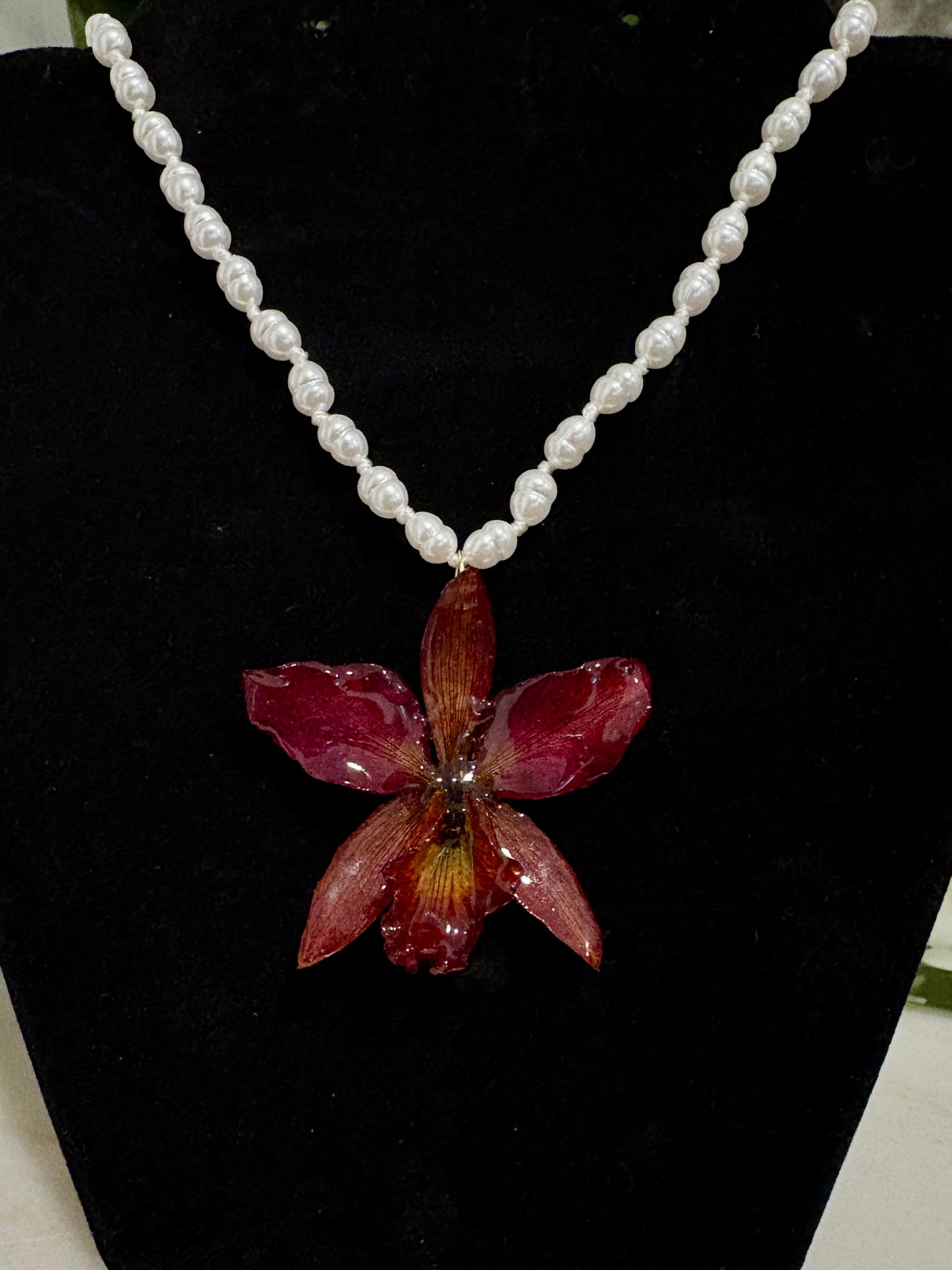 Red Orchid & Pearl Nec